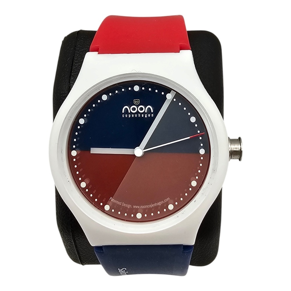 Noon Copenhagen Red / Blue 33-059-341 Dial Changes‎ Colors As Time Change Watch